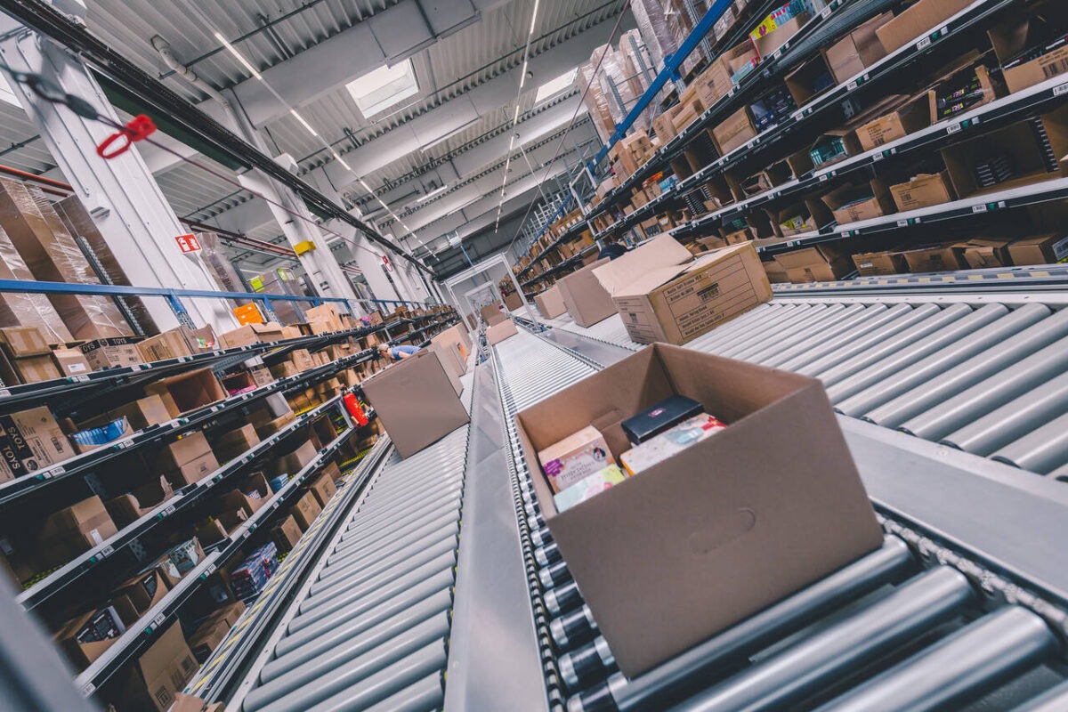 Własny magazyn czy&nbsp;fulfillment dla e-commerce – co&nbsp;bardziej się opłaca?