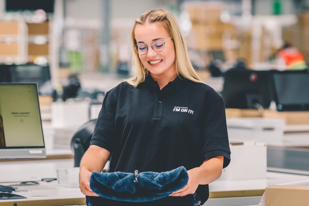 Logistyka dla branży fashion – wyzwania, procesy i&nbsp;fulfillment e-commerce